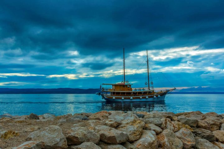 brela boat