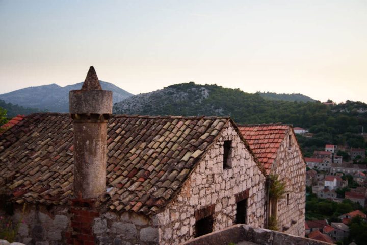 house with fumar chimney lastovo croatia