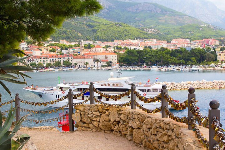 romantic alley makarska
