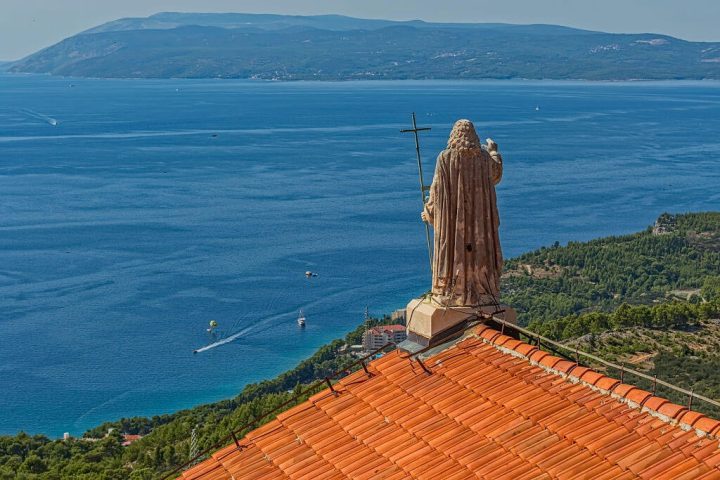 st anthony church statue tucepi