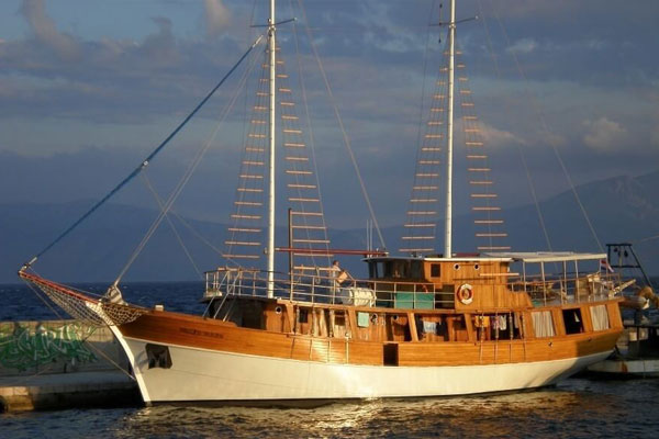 Traditional Ensuite Moja Maja